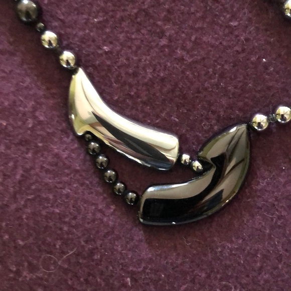 Modern motif hematite bead necklace - Picture 3 of 3